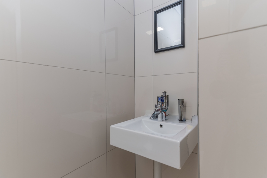 2 Bedroom Property for Sale in Zonnebloem Western Cape